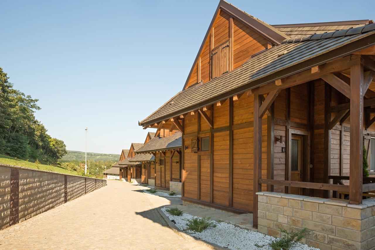 Bed and Breakfast Etno Naselje Vrdnicka Kula à Vrdnik Extérieur photo
