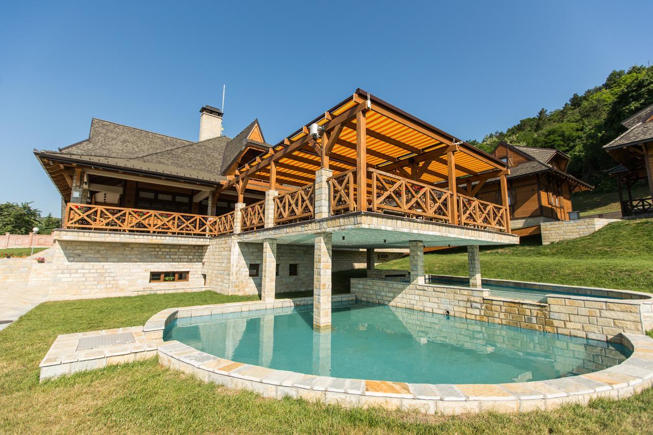 Bed and Breakfast Etno Naselje Vrdnicka Kula à Vrdnik Extérieur photo