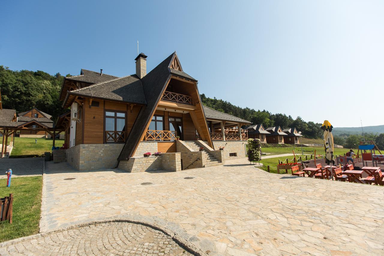 Bed and Breakfast Etno Naselje Vrdnicka Kula à Vrdnik Extérieur photo