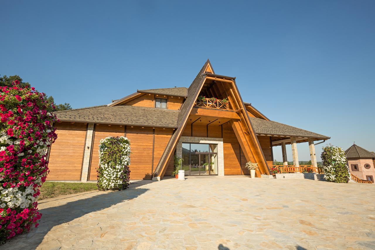 Bed and Breakfast Etno Naselje Vrdnicka Kula à Vrdnik Extérieur photo