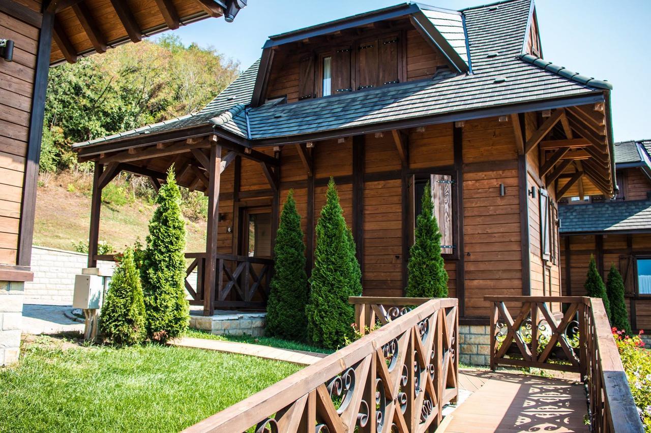 Bed and Breakfast Etno Naselje Vrdnicka Kula à Vrdnik Extérieur photo