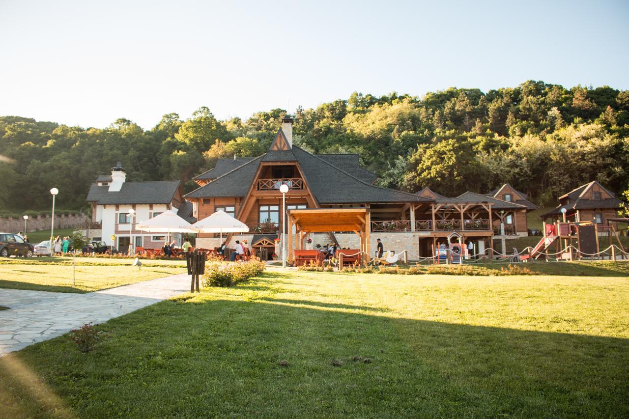 Bed and Breakfast Etno Naselje Vrdnicka Kula à Vrdnik Extérieur photo
